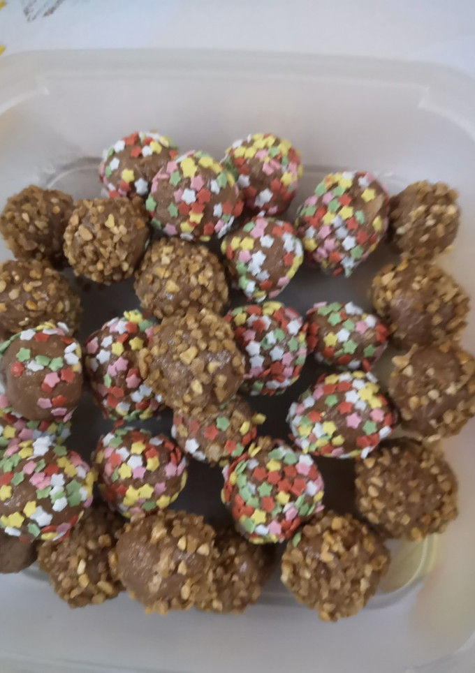 Una foto de Bolitas de galleta y chocolate