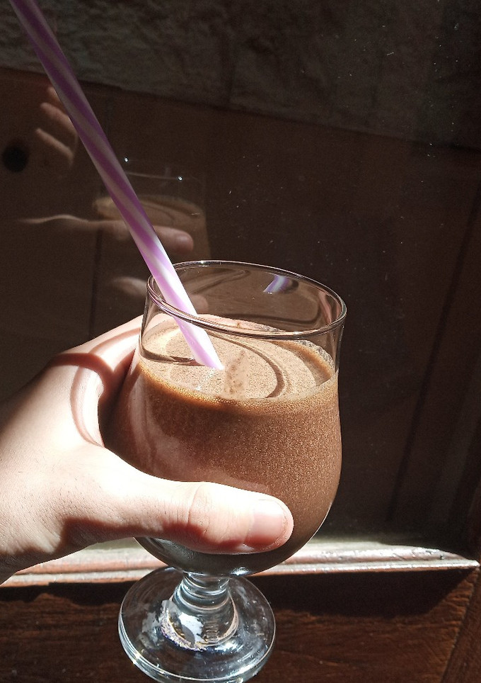 Una foto de Batido de banana y algarroba sin gluten y vegano