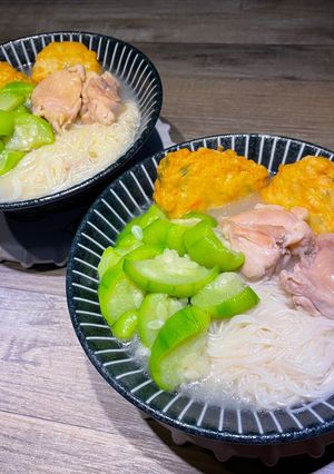 鰹魚湯底絲瓜雞肉麵線 的食譜成品照片