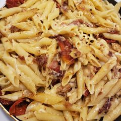 A picture of Chicken Bacon Sundried Tomato Pasta.
