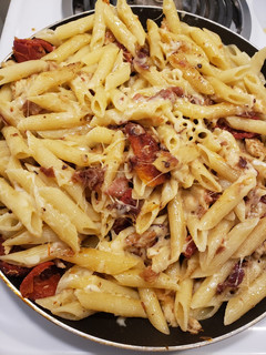 A picture of Chicken Bacon Sundried Tomato Pasta.