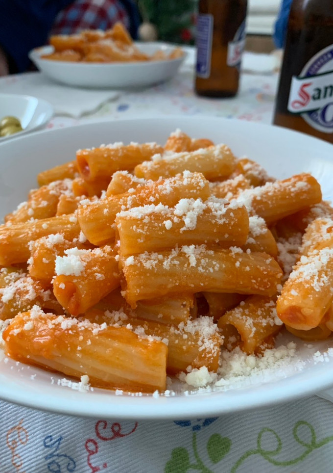 Una foto de Macarrones con calabacín y tomate