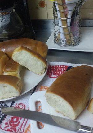 Una foto de Pan casero Riquísimo Pan caseros 😋😋 súper fácil