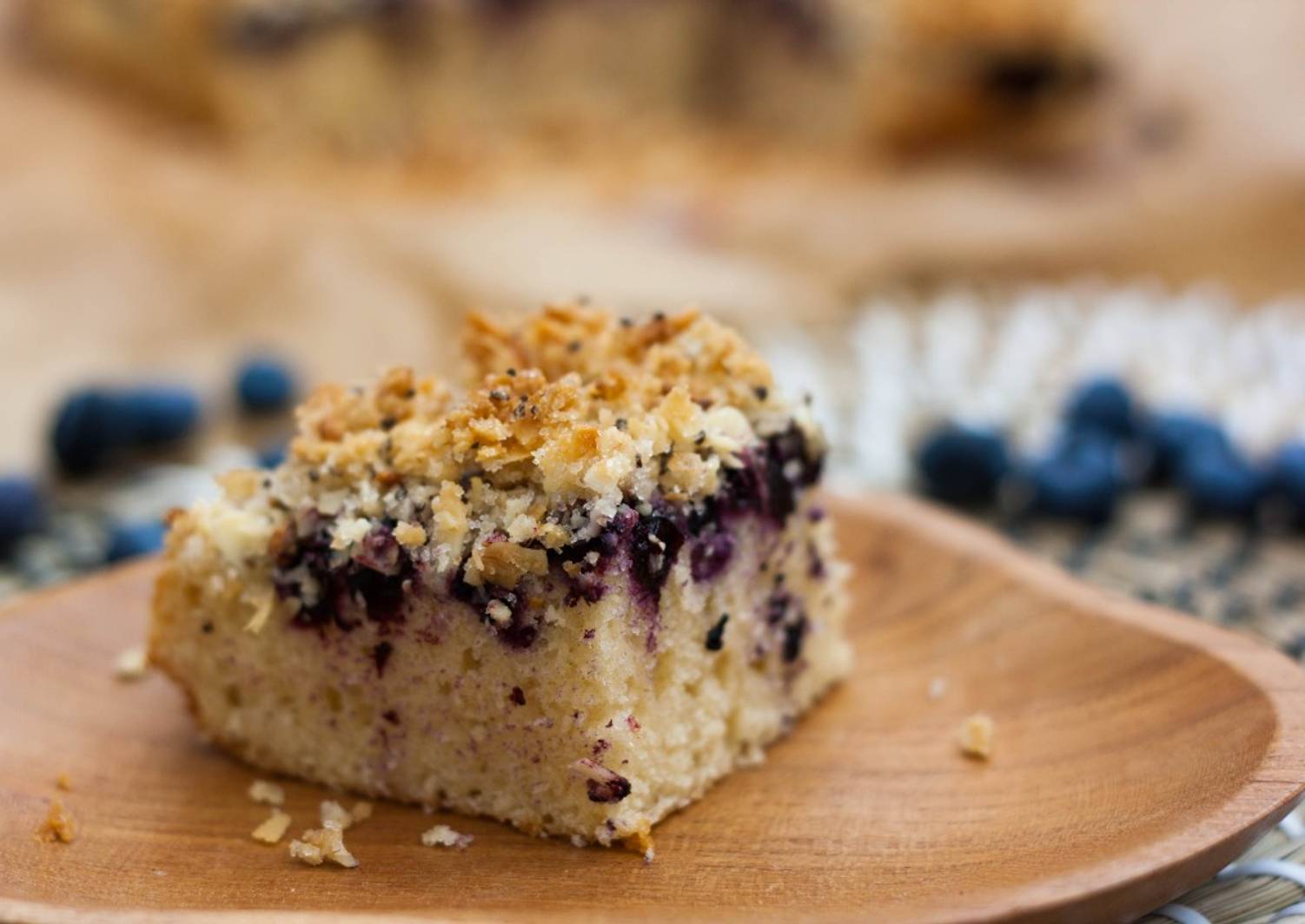 Waldheidelbeerkuchen mit Haferflockenstreusel