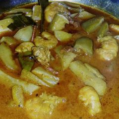 A picture of Prawn parwal curry.