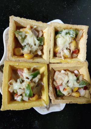 A picture of Pizza canapé.