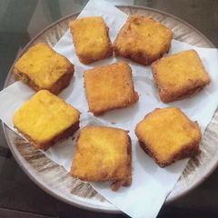 A picture of 1 bite  bread box.