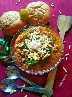 मिसल पाव (Misal pav recipe in Hindi) रेसिपी मुख्य फोटो
