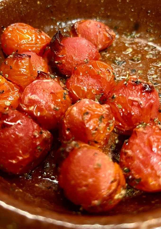 Una foto de Tomates cherry en airfryer 🍅