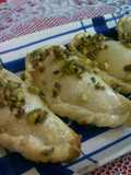 Empanadillas de muzzarella y pistachos   (Sambuza)