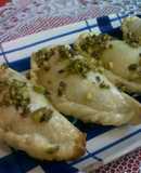 Empanadillas de muzzarella y pistachos   (Sambuza)