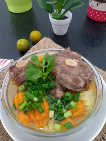 Langkah Mudah untuk Menyiapkan Resep Oxtail Soup. Sup Buntut Sapi Anti Ribet, Mantap Sekali