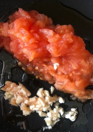 Una foto de Salsita rápida ajo y tomate 🍅