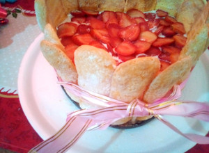 Una foto de Torta Charlotte con mousse de frutilla