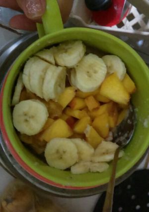 Una foto de Avena con frutos frescos