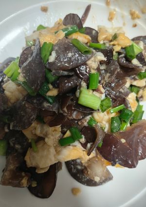 รูปของ เห็ดหูหนูผัดไข่