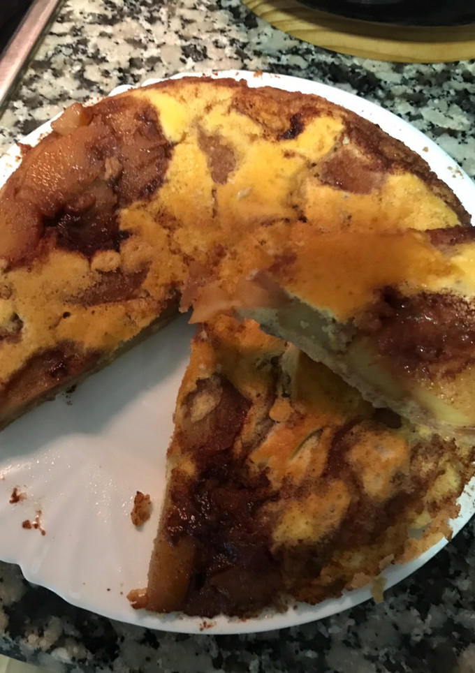 Una foto de Tarta de manzana en sartén sin gluten y sin azúcar