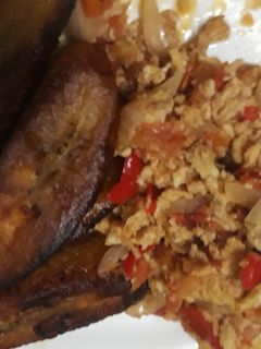 A picture of Fried egg and fried plantain.