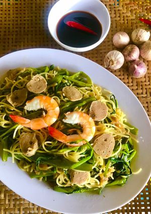 Hình của món Mì xào rau muống tôm bò viên.