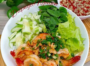 Hình của món Bún tôm xào củ hành.