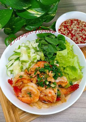 Hình của món Bún tôm xào củ hành.