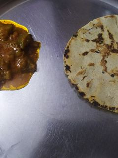 જુવાર નો રોટલો(Jowar Rotlo Recipe in Gujarati) રેસીપી મુખ્ય ફોટો