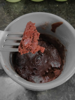 Una foto de Brownie en taza🍫 (microondas)