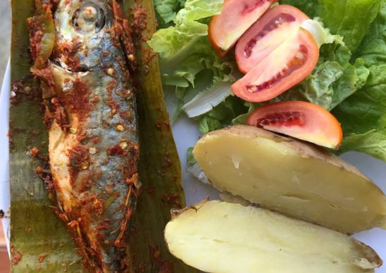 Langkah Mudah untuk Menyiapkan (Eat Clean Menu) Ikan Pepes + Kentang Kukus, Lezat