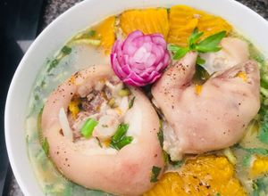Hình của món Canh bí đỏ hầm giò heo.