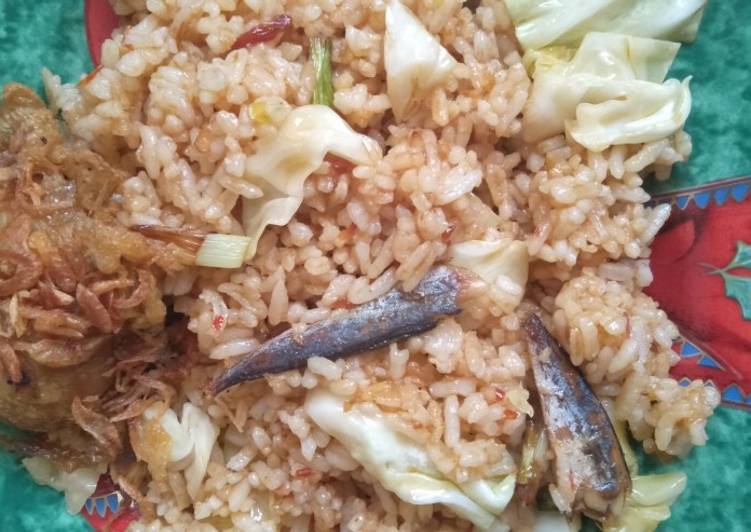 Cara Gampang Membuat Nasi goreng ikan asin + kol🍽️ yang Lezat Sekali