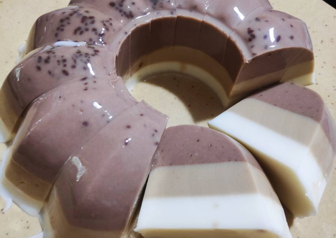 Pudding 3 rasa susu, kopi dan coklat