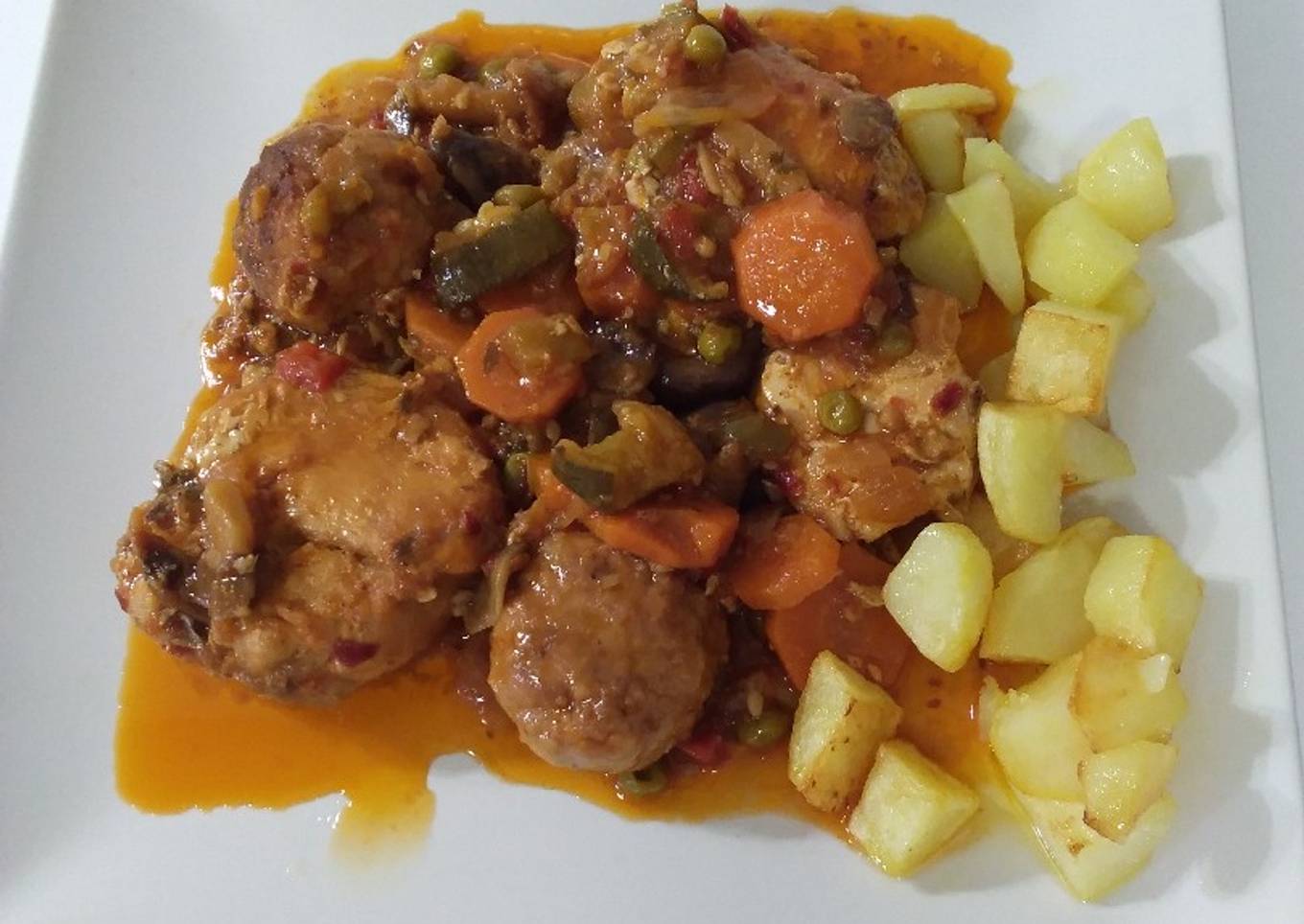 Guisado de pollo con albóndigas