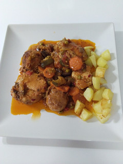 Una foto de Guisado de pollo con albóndigas