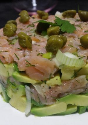 A picture of Smoked salmon tartar - celebration starter.