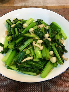 清炒油菜雪白菇 的食譜成品照片