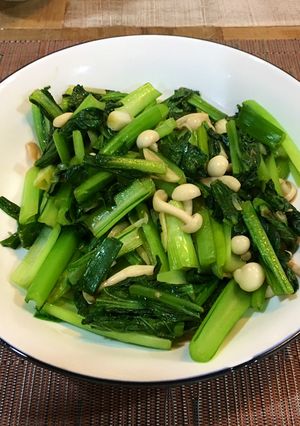 清炒油菜雪白菇 的食譜成品照片