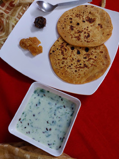 बथुए का रायता (bathue ka rayta recipe in hindi) रेसिपी मुख्य फोटो