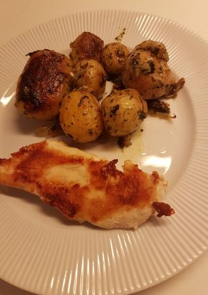 Una foto de Papas saborisadas y pollo
