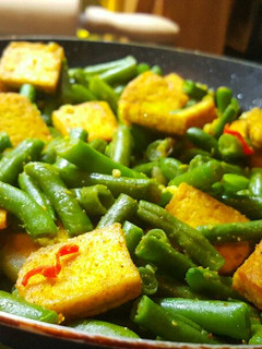 A picture of Tofu and Green Beans.