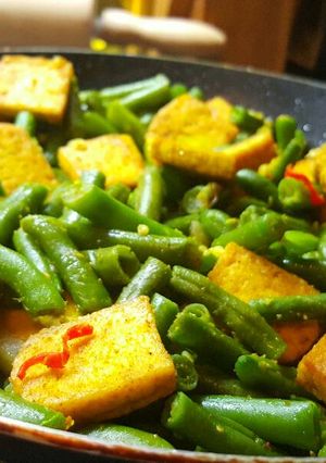 A picture of Tofu and Green Beans.