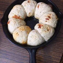 Cheesy garlic bread meatball ring A picture of Cheesy garlic bread meatball ring.