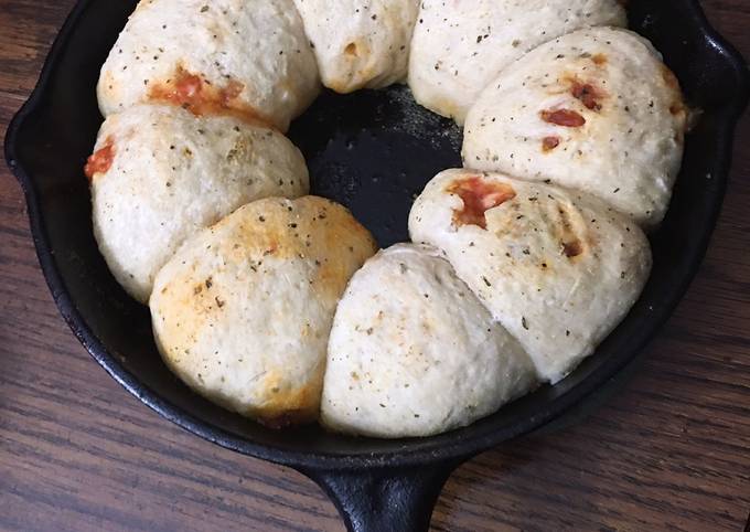 Cheesy garlic bread meatball ring