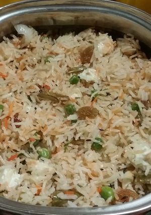 A picture of Navratna Pulao.