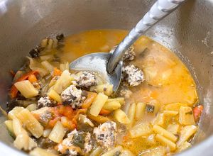 Hình của món Canh mọc dọc mùng.