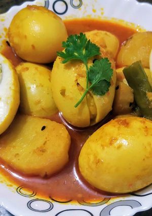 A picture of Egg curry.