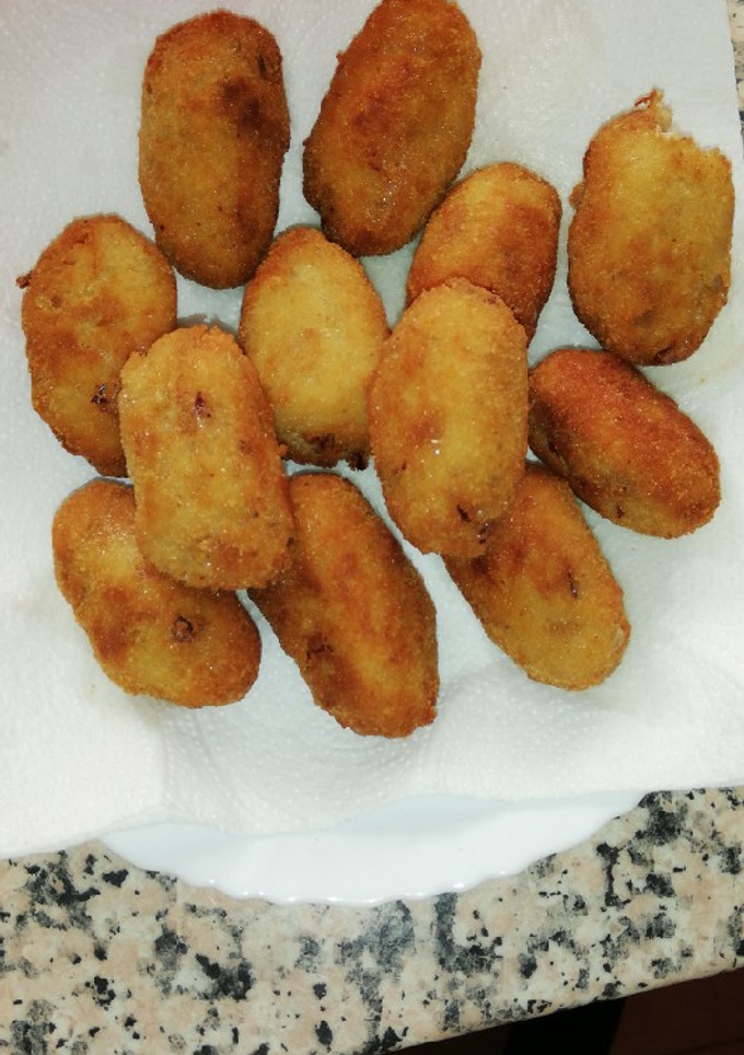 Una foto de Croquetas de pollo y jamón