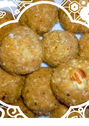 A picture of Gond ke laddu.