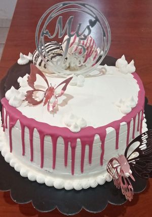 Una foto de Torta de 15 sencilla