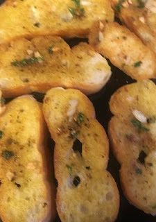 Una foto de Pan de ajo con cilantro