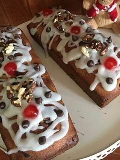 Una foto de Budín Inglés fácil con frutas abrillantadas para navidad🎁🎄